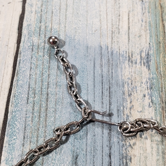 🎉HP🎉Avon Necklace and Earrings Set. - Picture 5 of 14